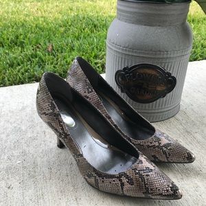 Alfani Snake Skin Pump